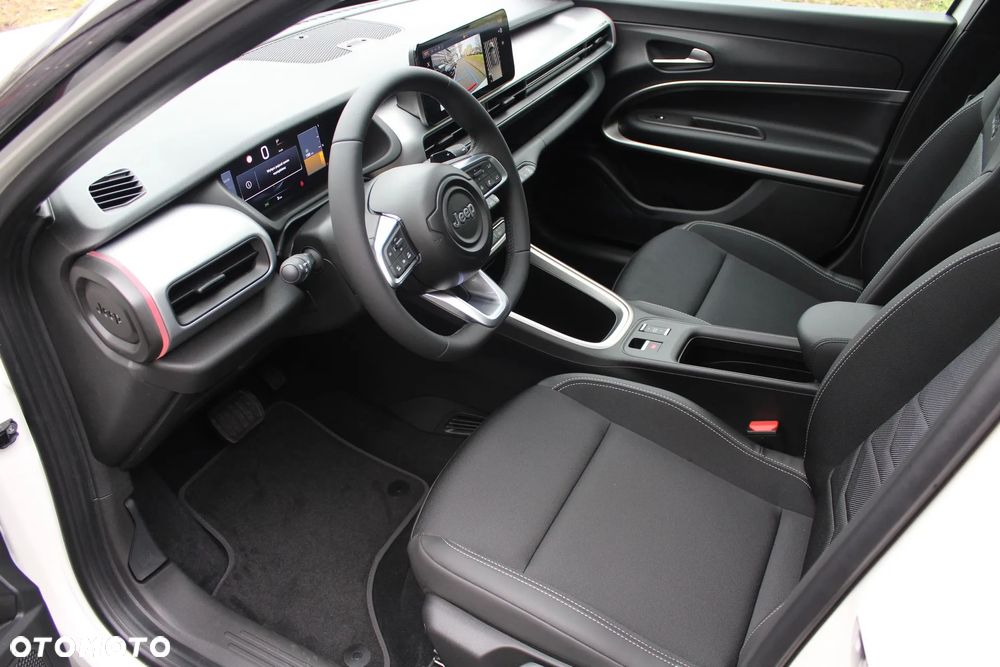 Jeep Avenger 1.2 T3 mHEV Summit FWD eDCT6 - 9