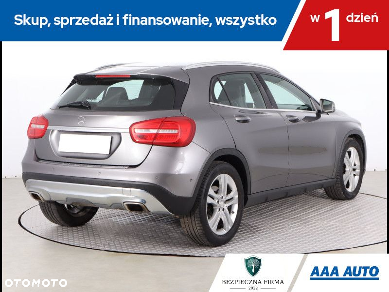 Mercedes-Benz GLA - 6