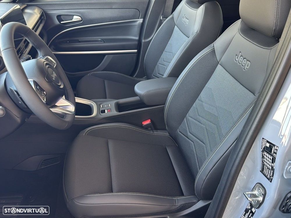 Jeep Avenger 1.2 e-Hybrid Summit DCT - 9