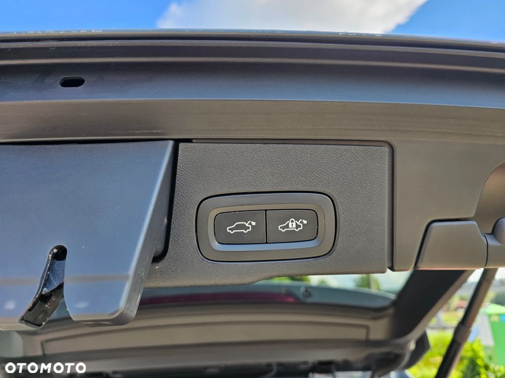 Volvo XC 60 T8 AWD Recharge Plus Black Edition - 10