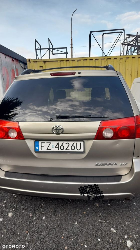 Toyota Sienna 3.3 LE AWD - 4