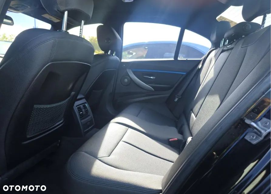 BMW Seria 3 340i M Sport - 11