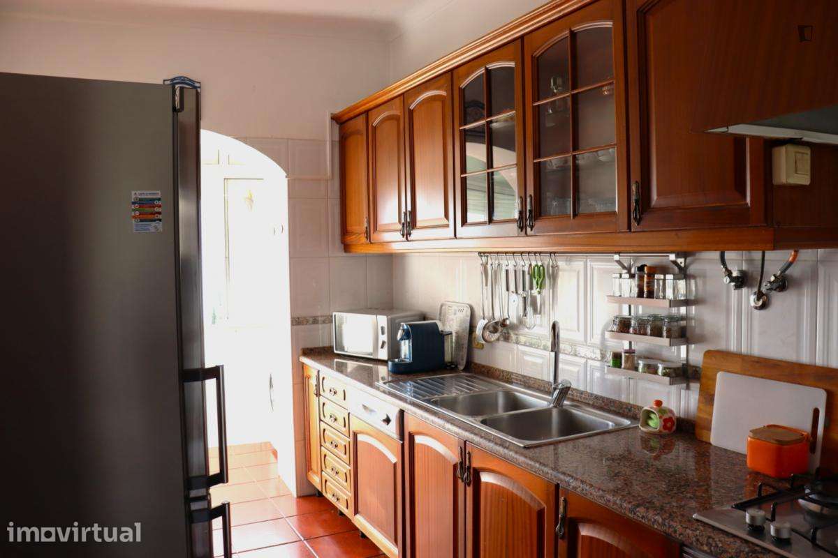 Quarto - localizado em Amadora Lisbon - Grande imagem: 2/11