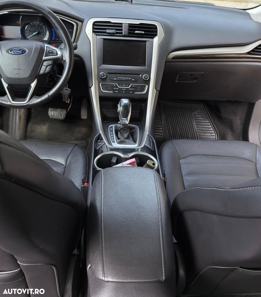 Ford Fusion - 4