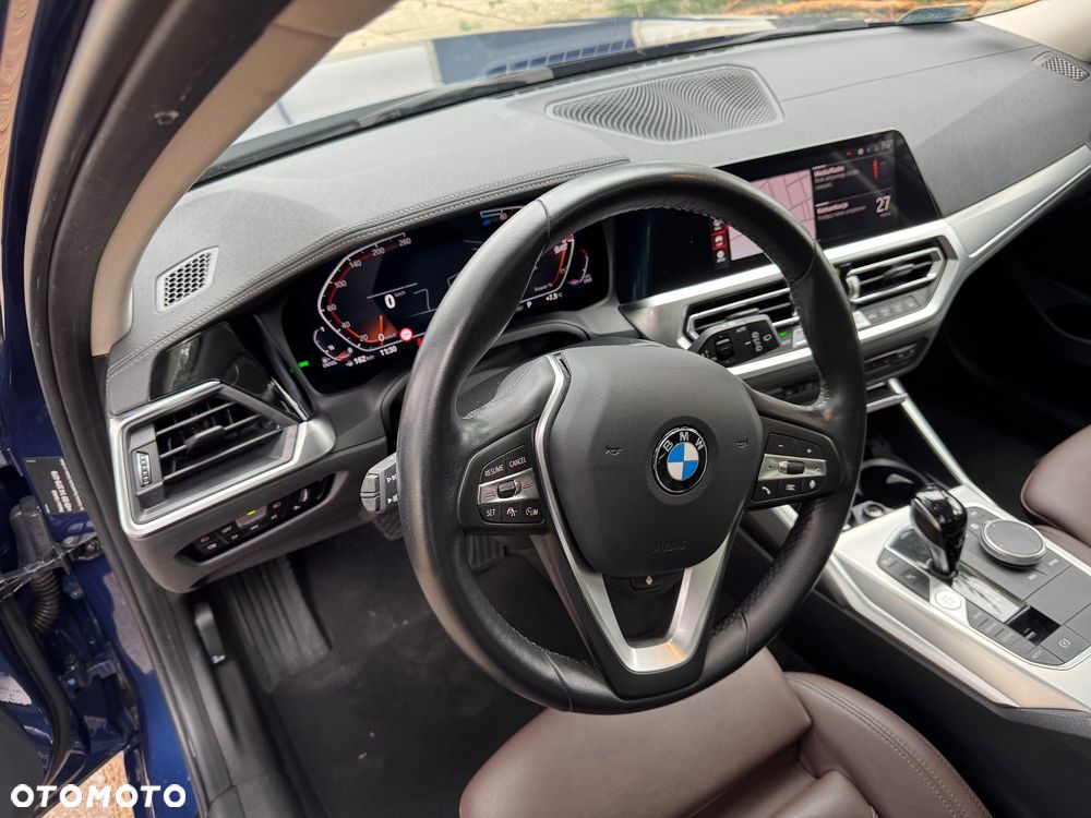 BMW Seria 3 320d xDrive Luxury Line sport - 27