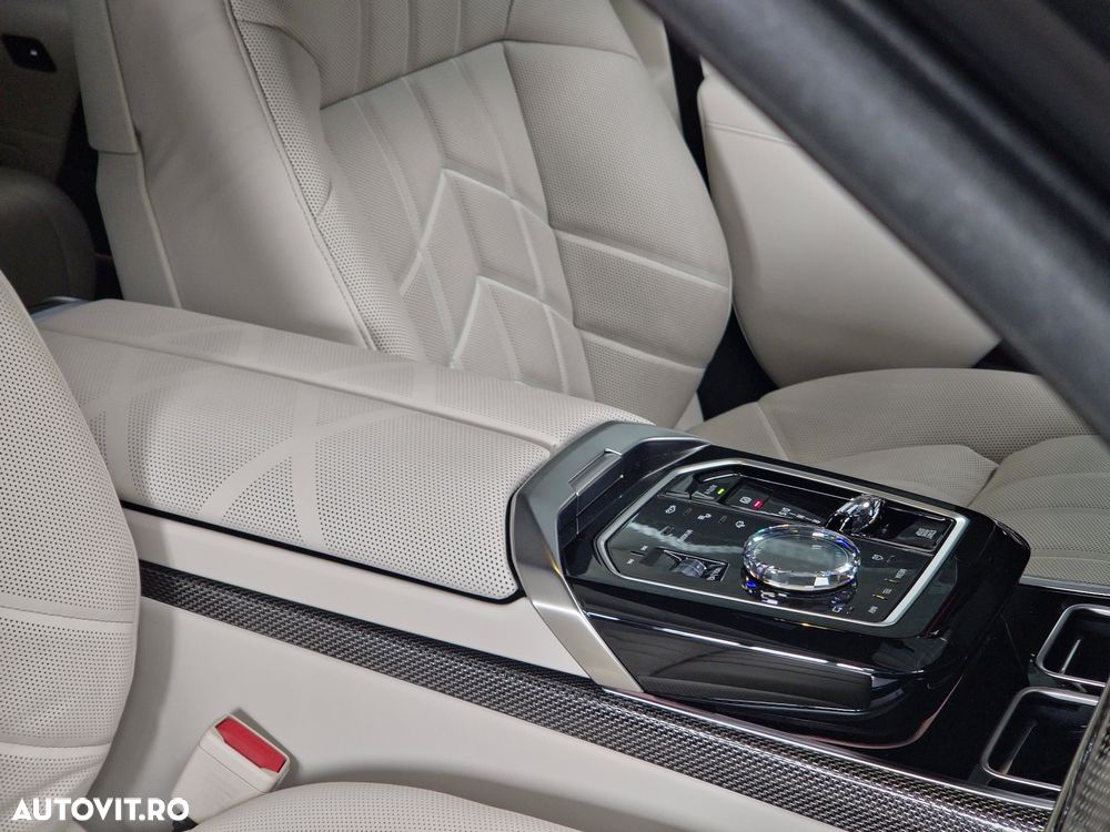 BMW M7 M760e xDrive - 14