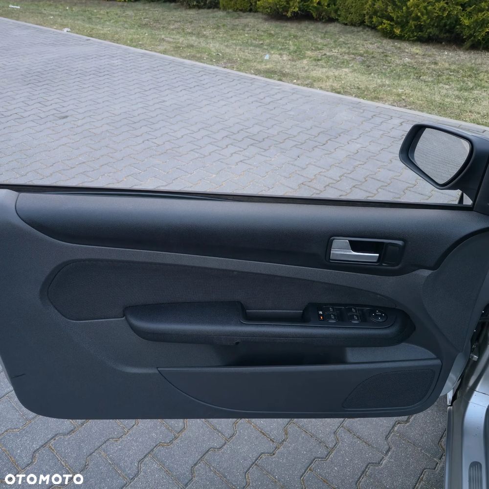 Ford Focus 1.6 16V Fun X - 33