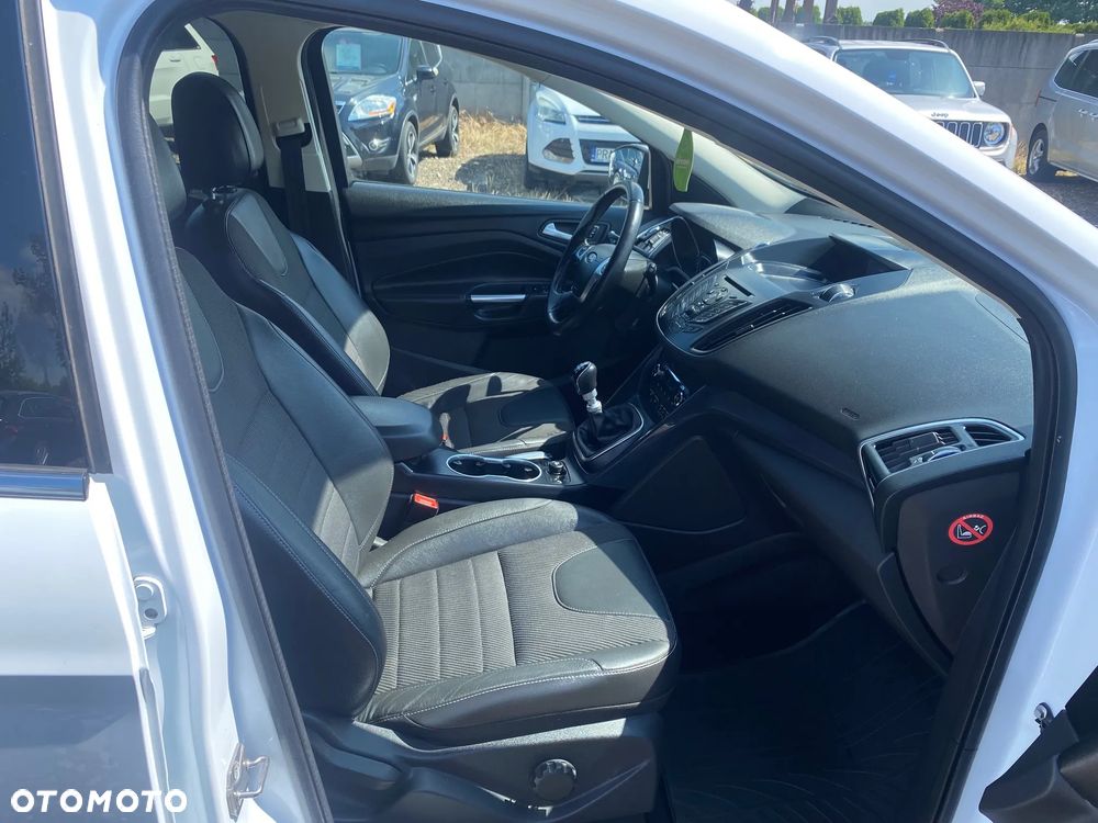 Ford Kuga 1.5 EcoBoost 2x4 Titanium - 9