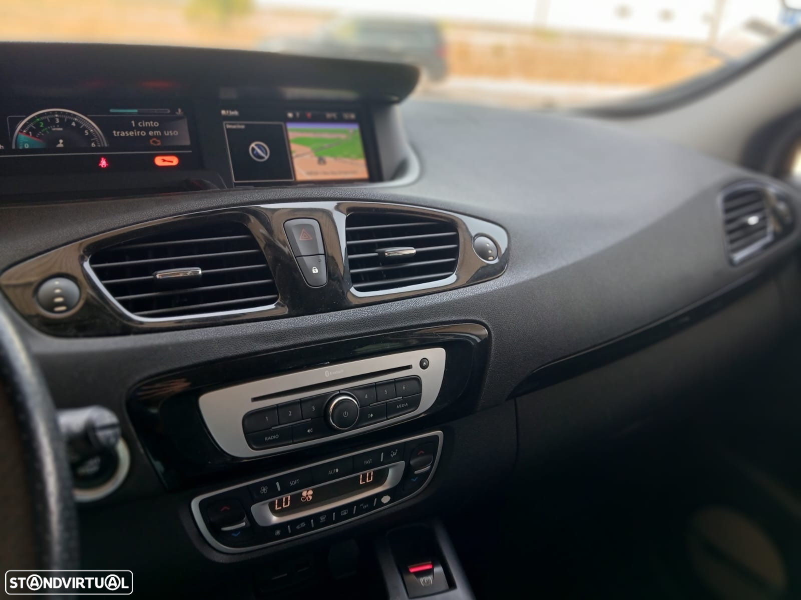 Renault Grand Scénic 1.6 dCi Bose Edition SS - 19