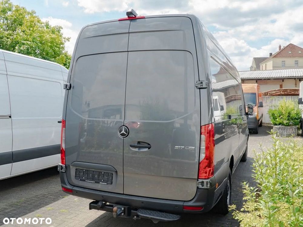 Mercedes-Benz Sprinter - 4