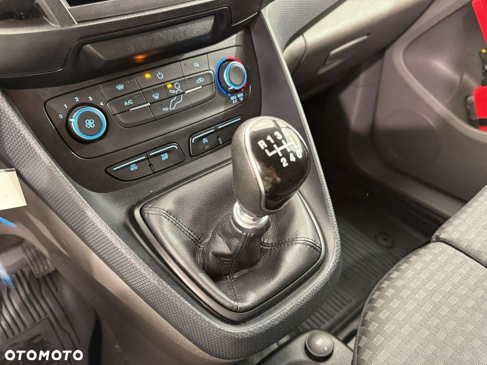 Ford Transit Connect - 19