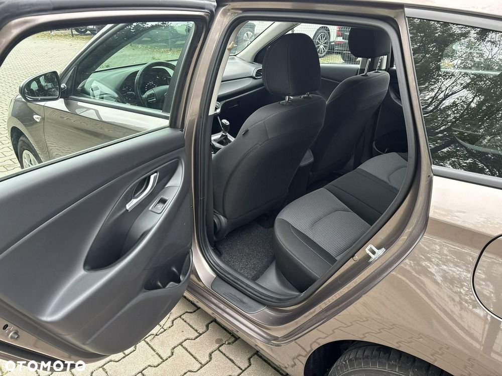 Hyundai i30 1.5 DPI Classic + - 20