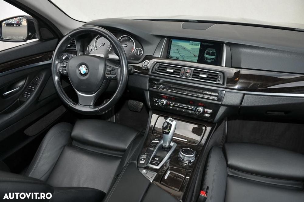BMW Seria 5 530d xDrive - 7