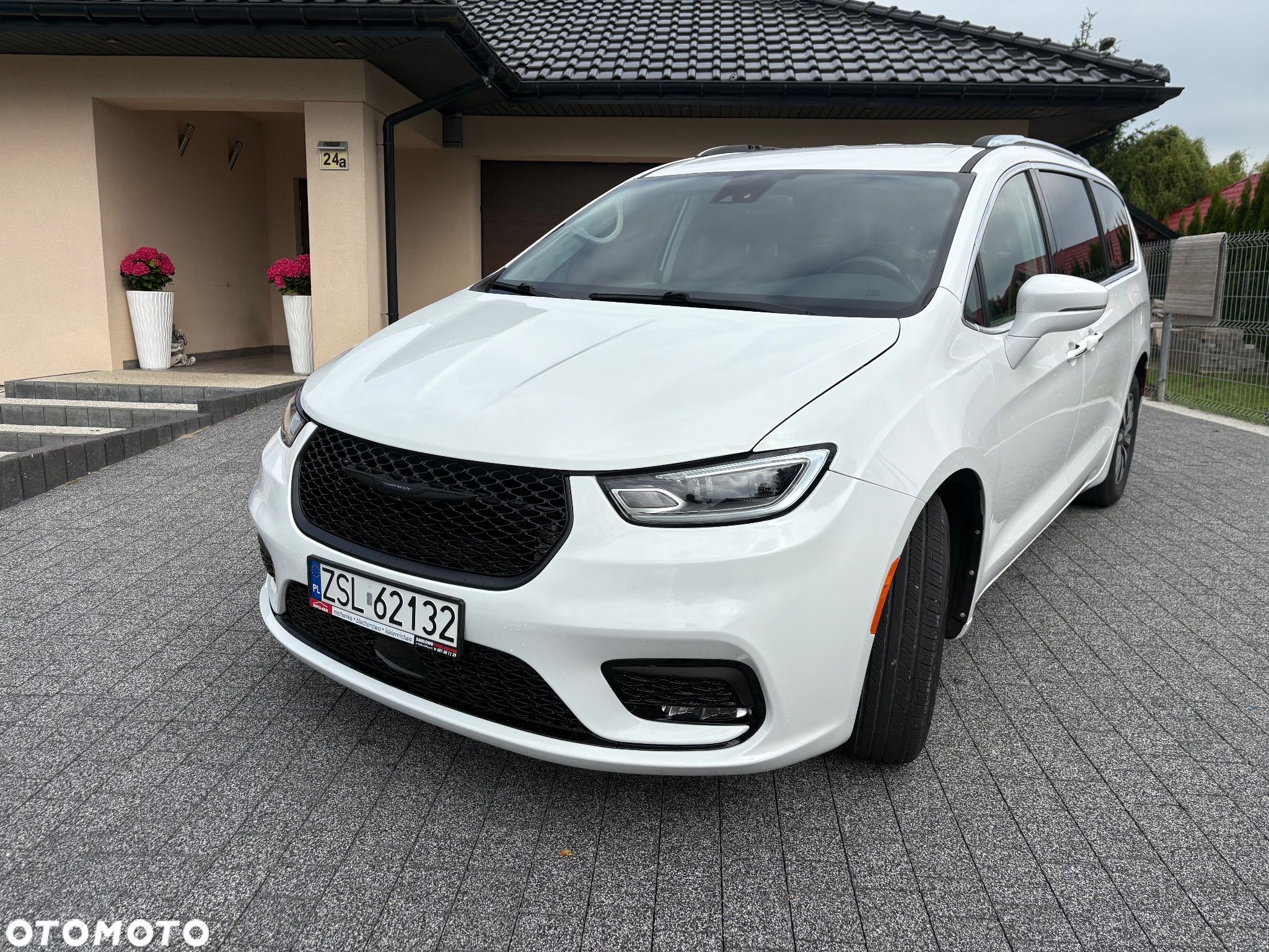 Chrysler Pacifica - 1