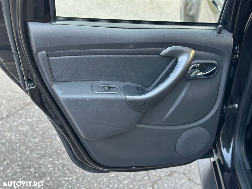 Dacia Duster dCi 110 FAP 4x4 Blackshadow - 31