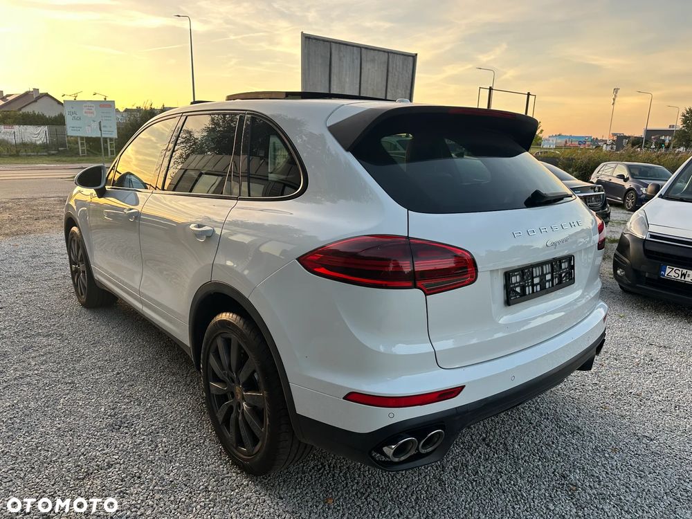 Porsche Cayenne - 4