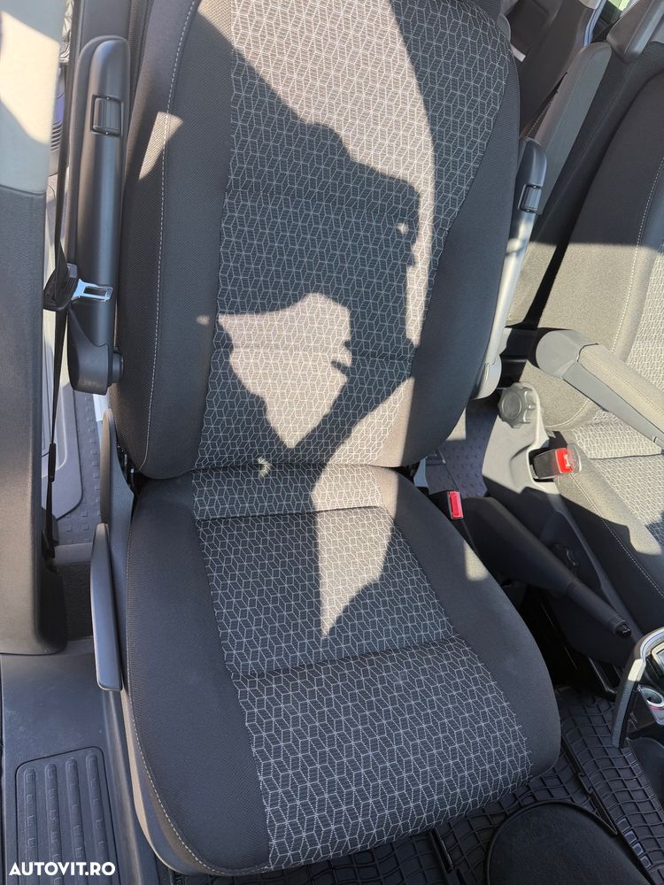 Volkswagen Multivan - 11