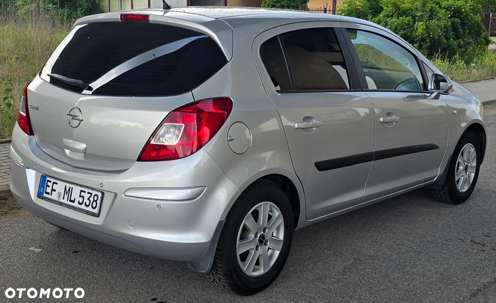 Opel Corsa 1.4 16V Cosmo - 4