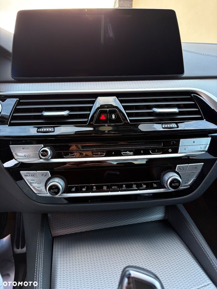 BMW Seria 5 540i xDrive M Sport sport - 17