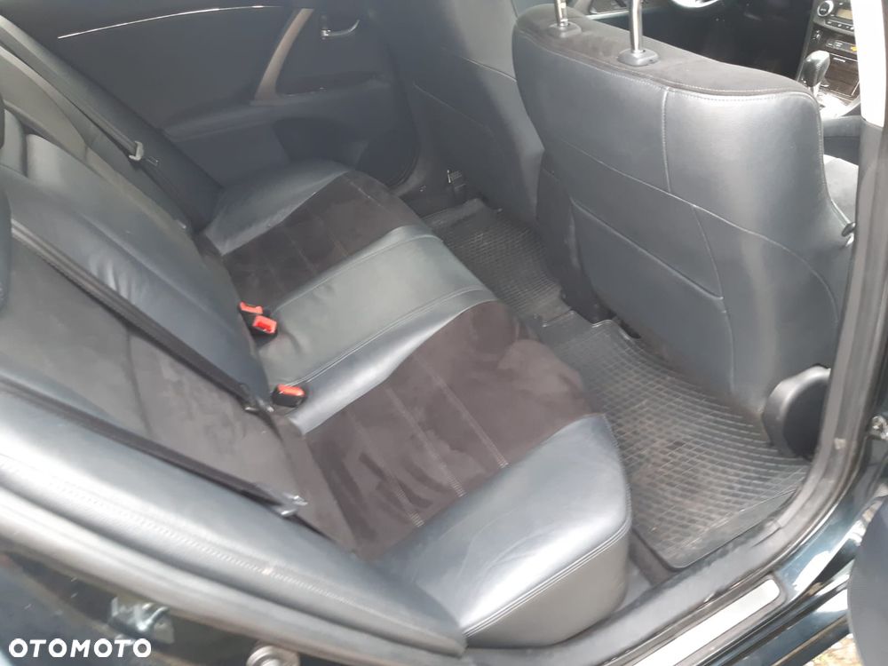 Toyota Avensis 1.8 Premium MS - 19