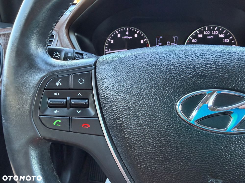 Hyundai i20 blue 1.2 Trend - 30