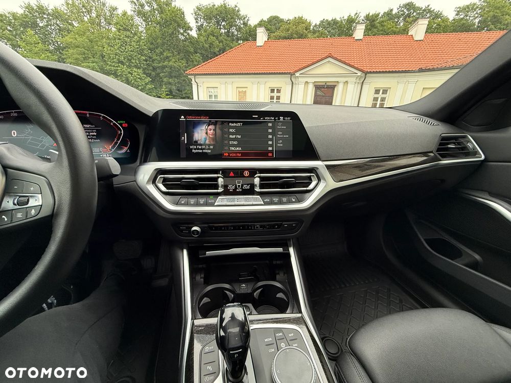 BMW Seria 3 330i xDrive - 32