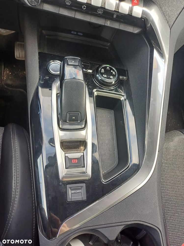 Peugeot 3008 1.6 THP Active S&S EAT6 - 11