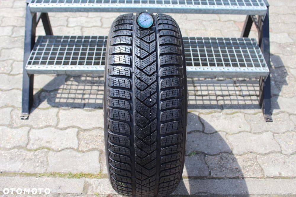 1x 215/55R17 94H PIRELLI WINTER SOTTOZERO 3 17r 7mm - 2