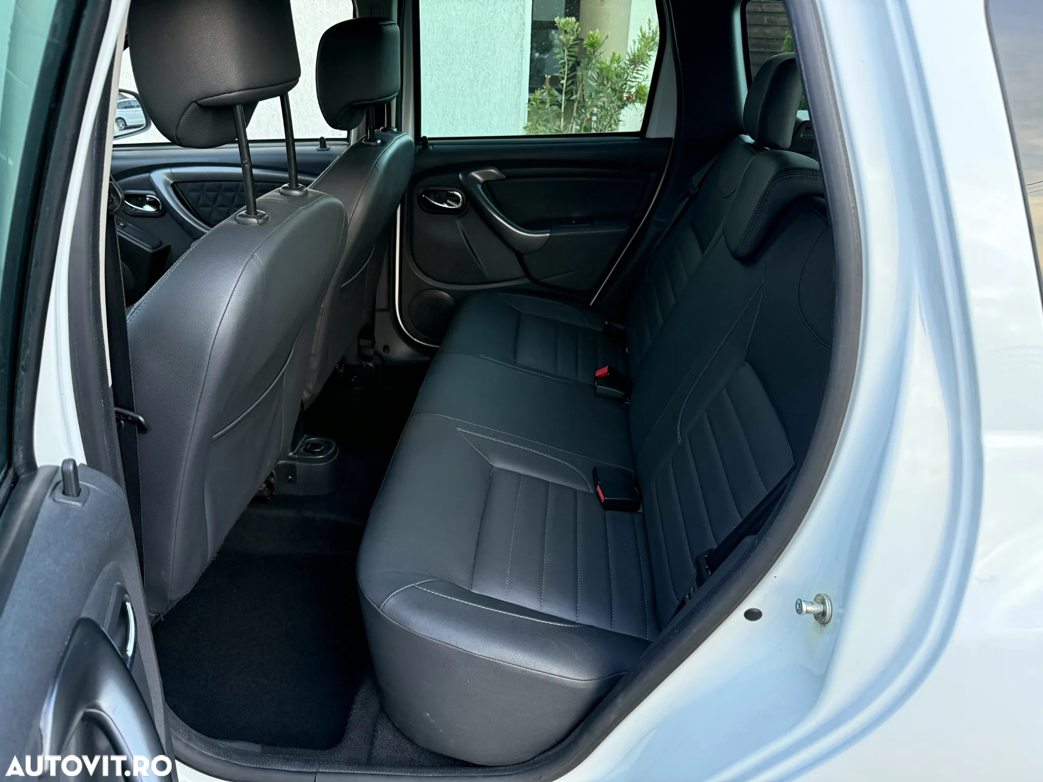 Dacia Duster 1.6 16V 4x2 Prestige - 10