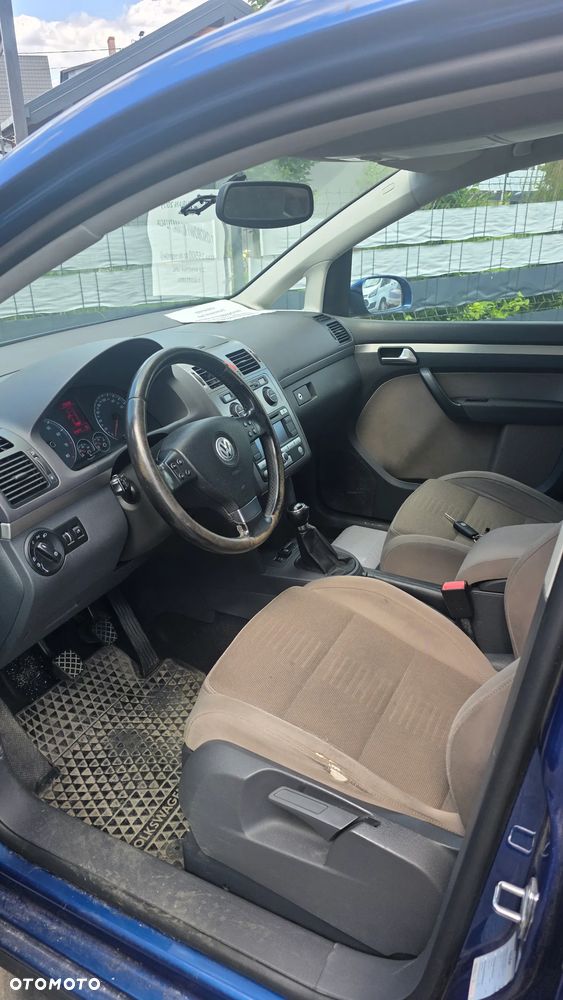 Volkswagen Touran - 8