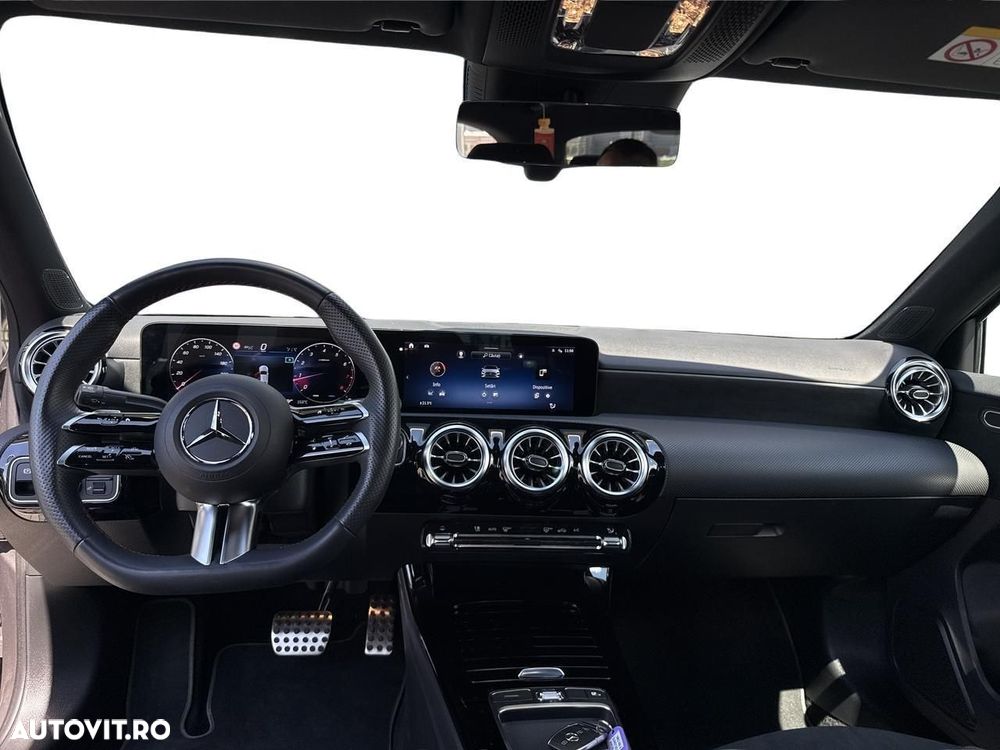 Mercedes-Benz A 200 Sedan MHEV 7G-DCT - 12