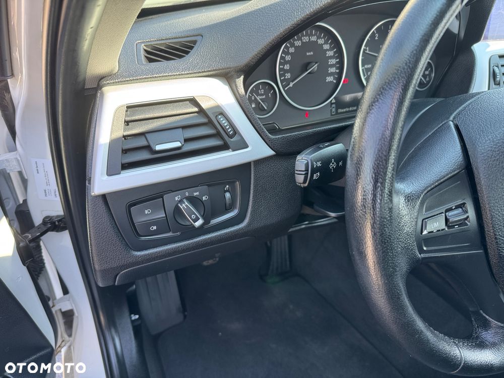 BMW Seria 3 318d DPF - 18