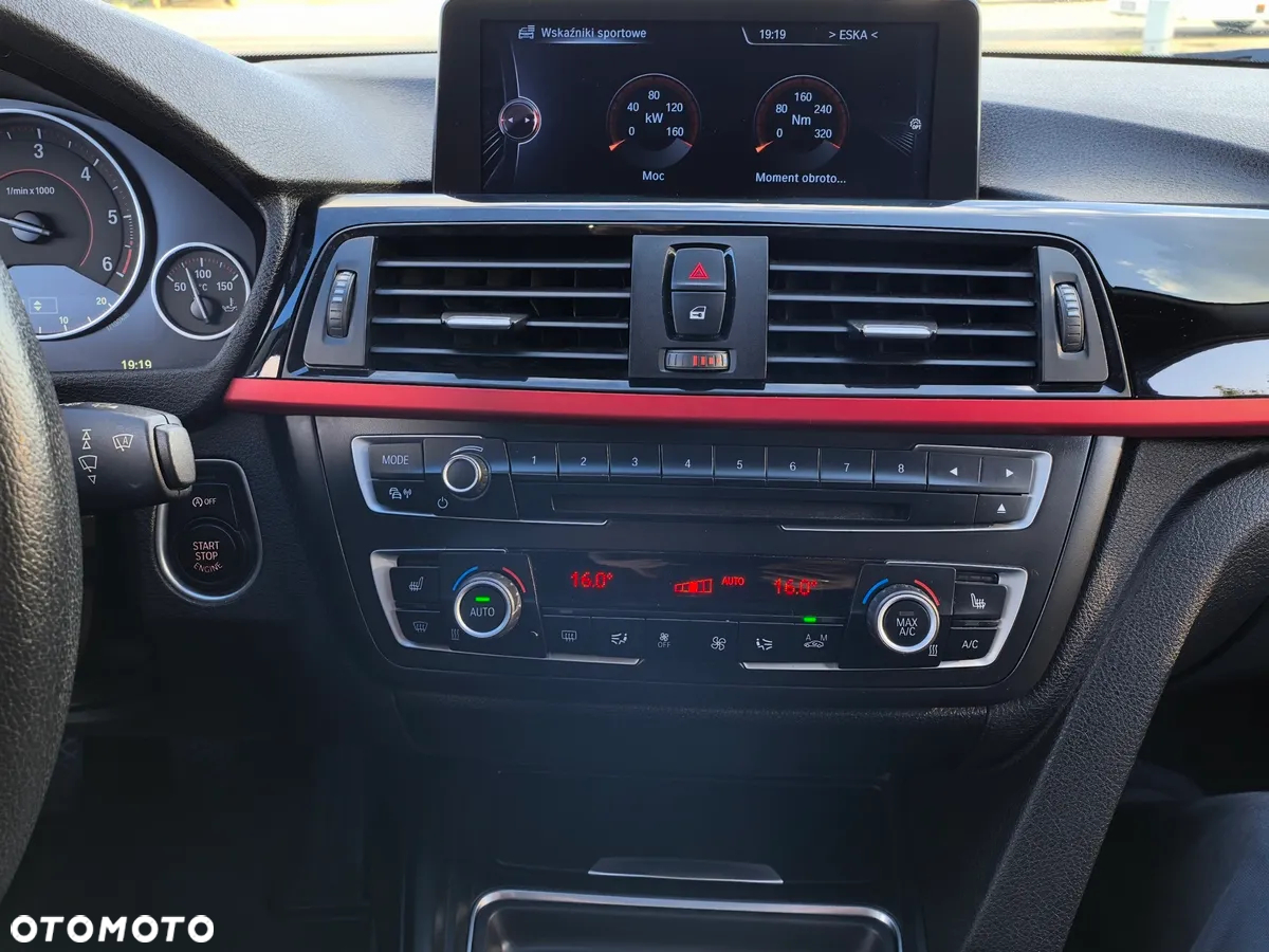 BMW Seria 3 318d Touring Sport Line - 24