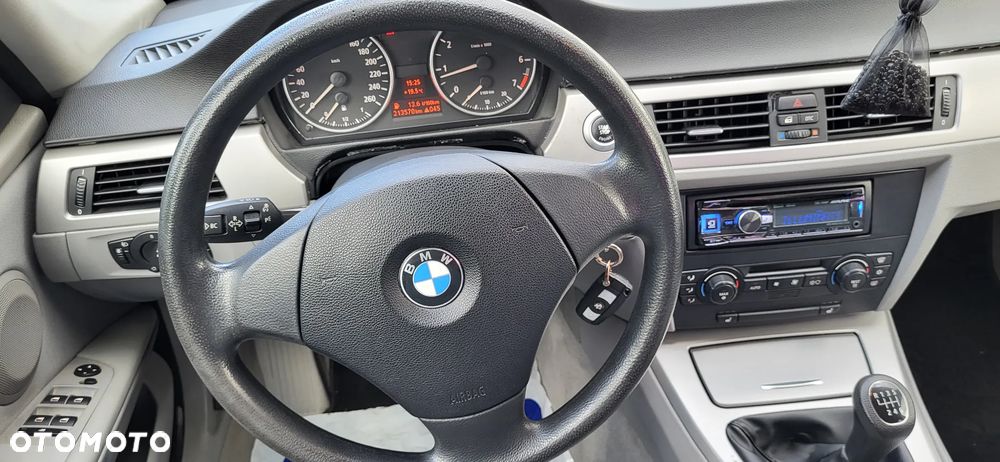 BMW Seria 3 320i - 24