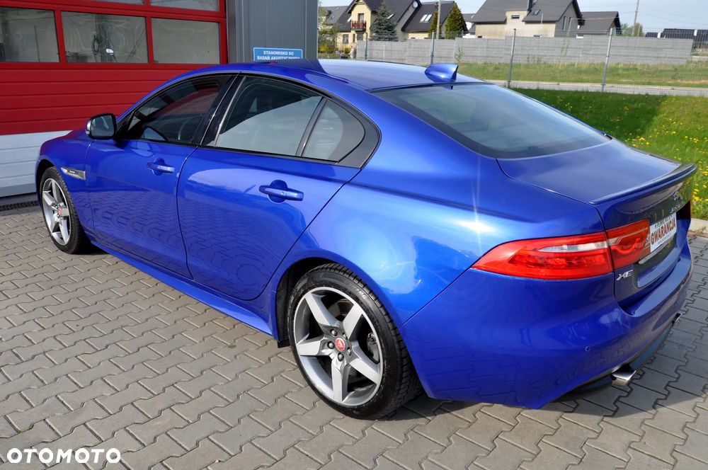 Jaguar XE 2.0 D AWD R-Sport - 17
