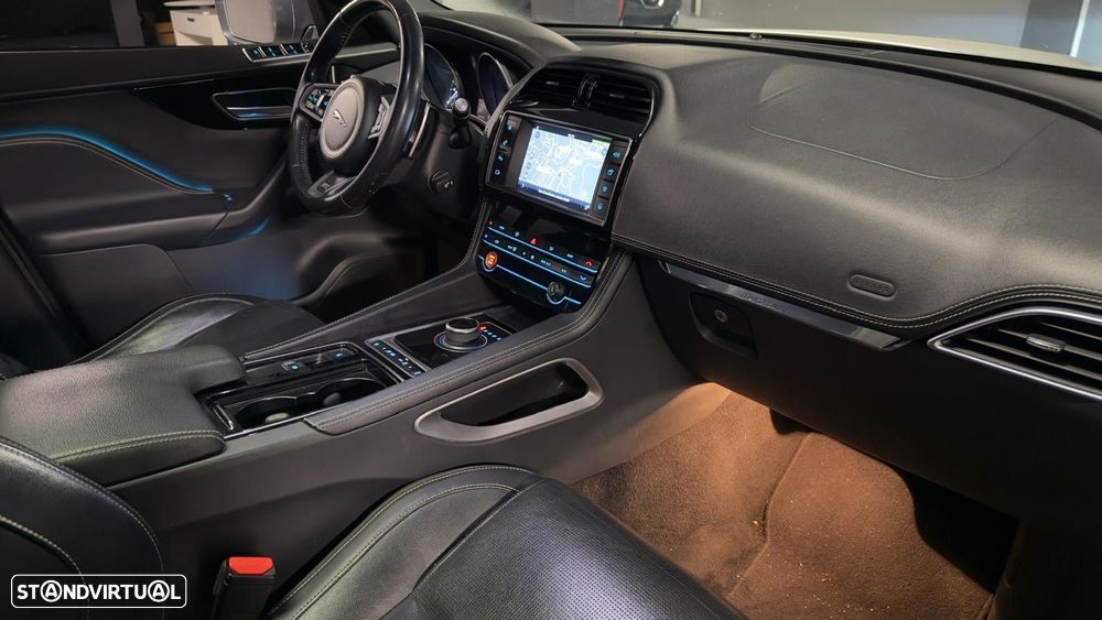 Jaguar F-Pace 2.0 i4D R-Sport AWD Aut. - 19