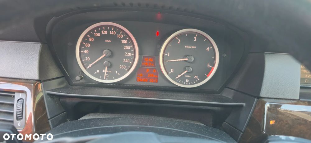 BMW Seria 5 525d - 10