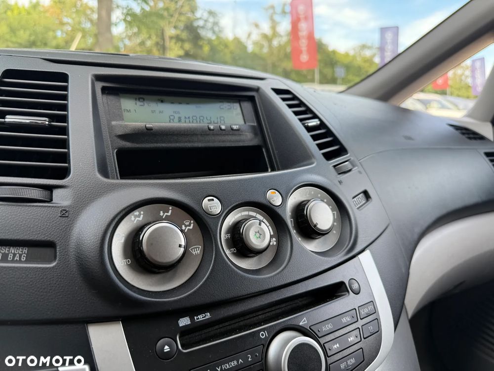 Mitsubishi Grandis 2.4 Inform - 26