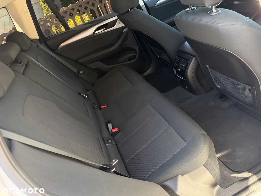 BMW X3 xDrive20i GPF Advantage - 34
