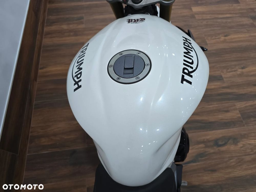 Triumph Street Triple - 28