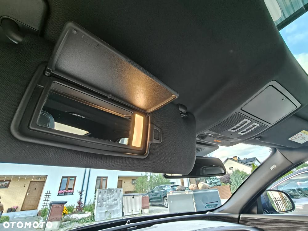 Jaguar XF 2.0 i4D R-Sport - 35