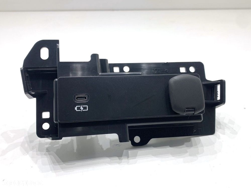 GNIAZDO USB  LEXUS LBX (_AYH1_, _AYA1_) 2023 - Hybrid 100 kW [136 KM] Hybryda silnik benzynowy / - 1