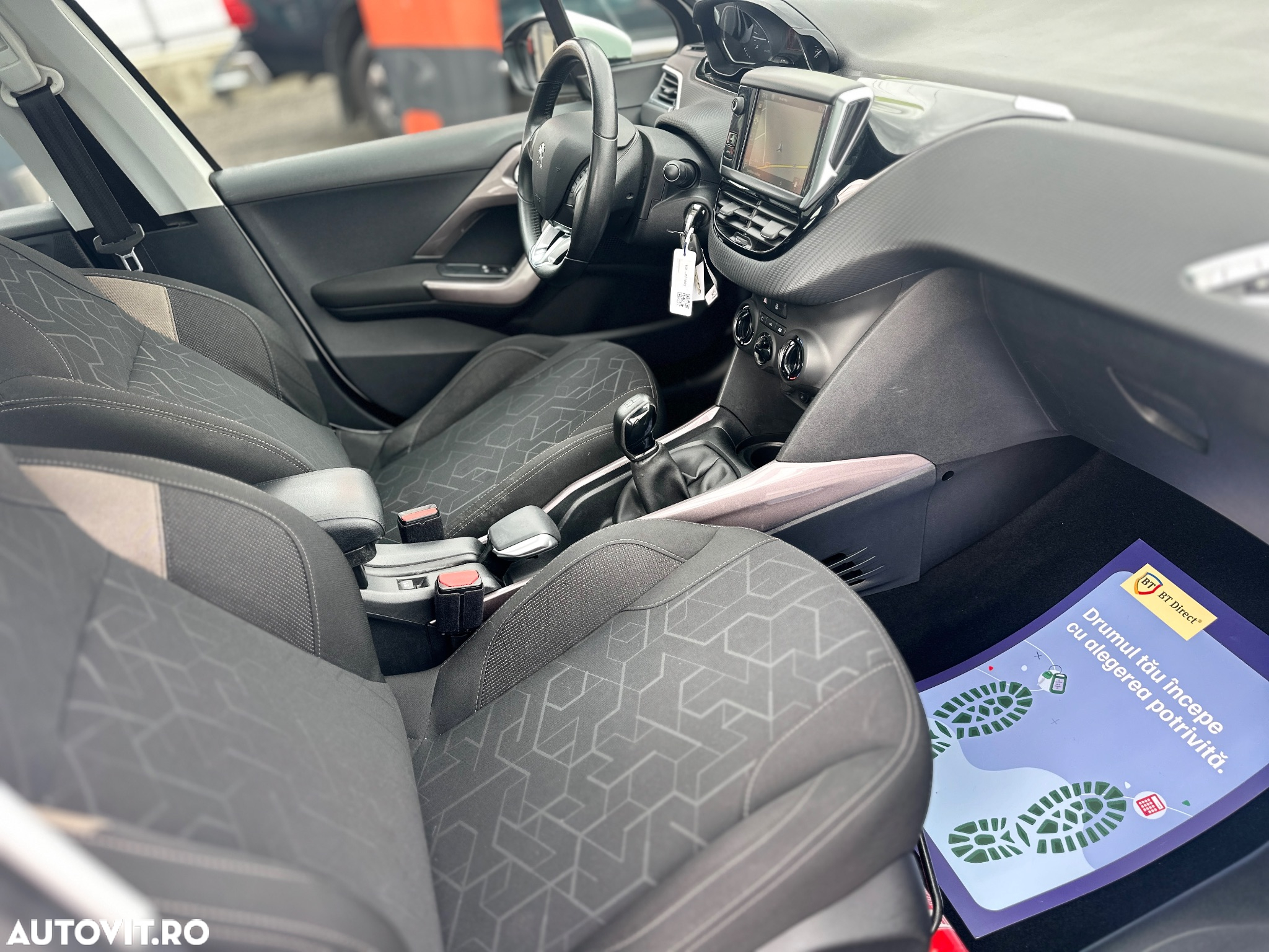 Peugeot 2008 1.2 L PureTech Turbo S&S Allure - 6