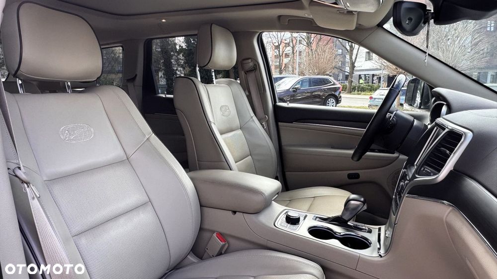 Jeep Grand Cherokee - 36