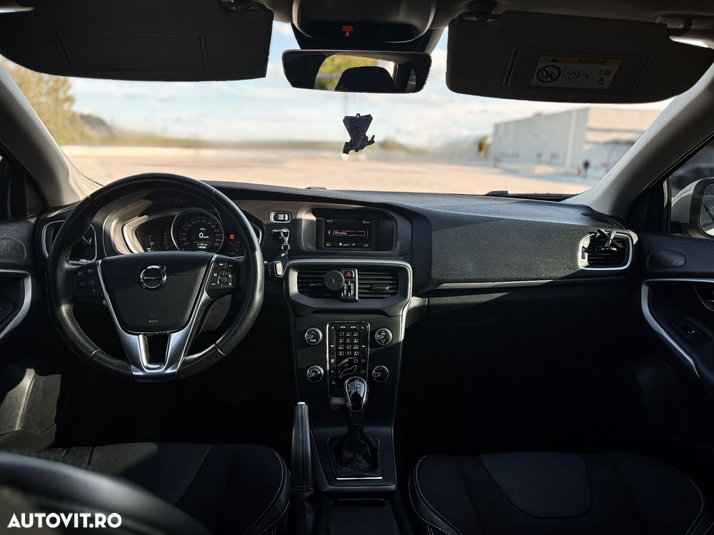 Volvo V40 D3 Aut. Momentum - 8