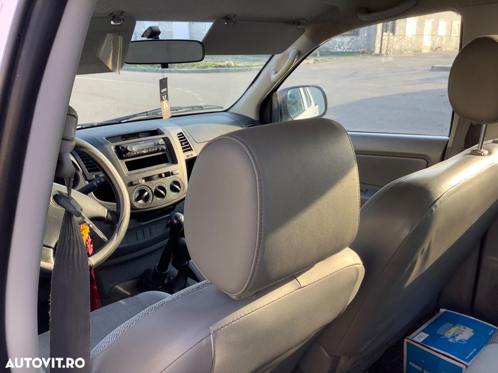 Toyota Hilux 4x4 Xtra Cab - 8