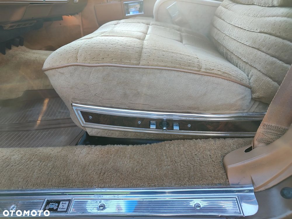 Oldsmobile Delta 88 - 24