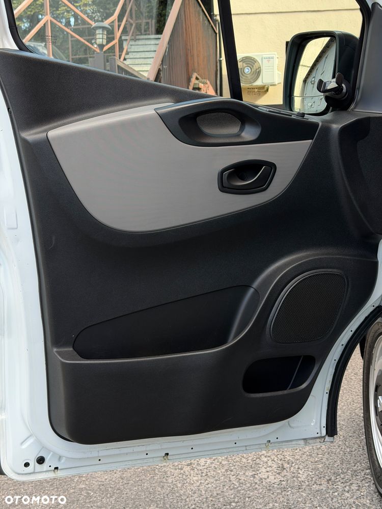 Renault Trafic - 22
