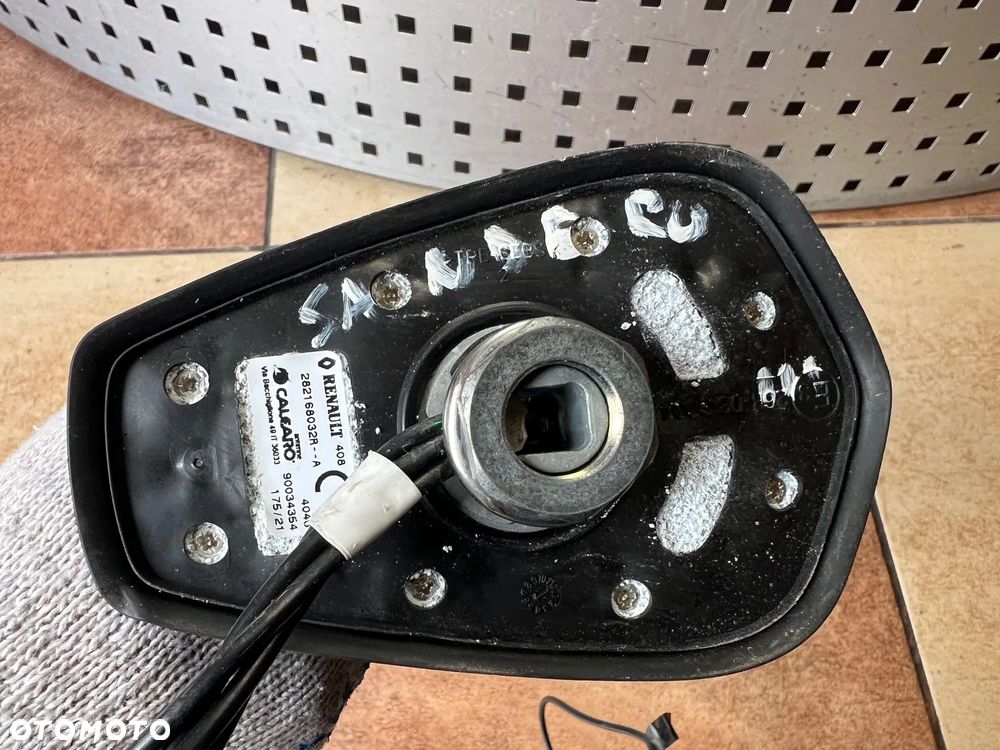 ANTENA DACHOWA NAWIGACJI DACIA SANDERO III 282168032R - 2
