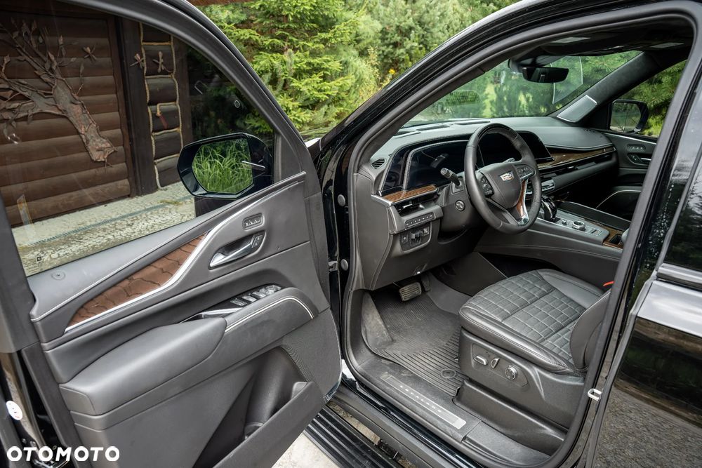 Cadillac Escalade - 22